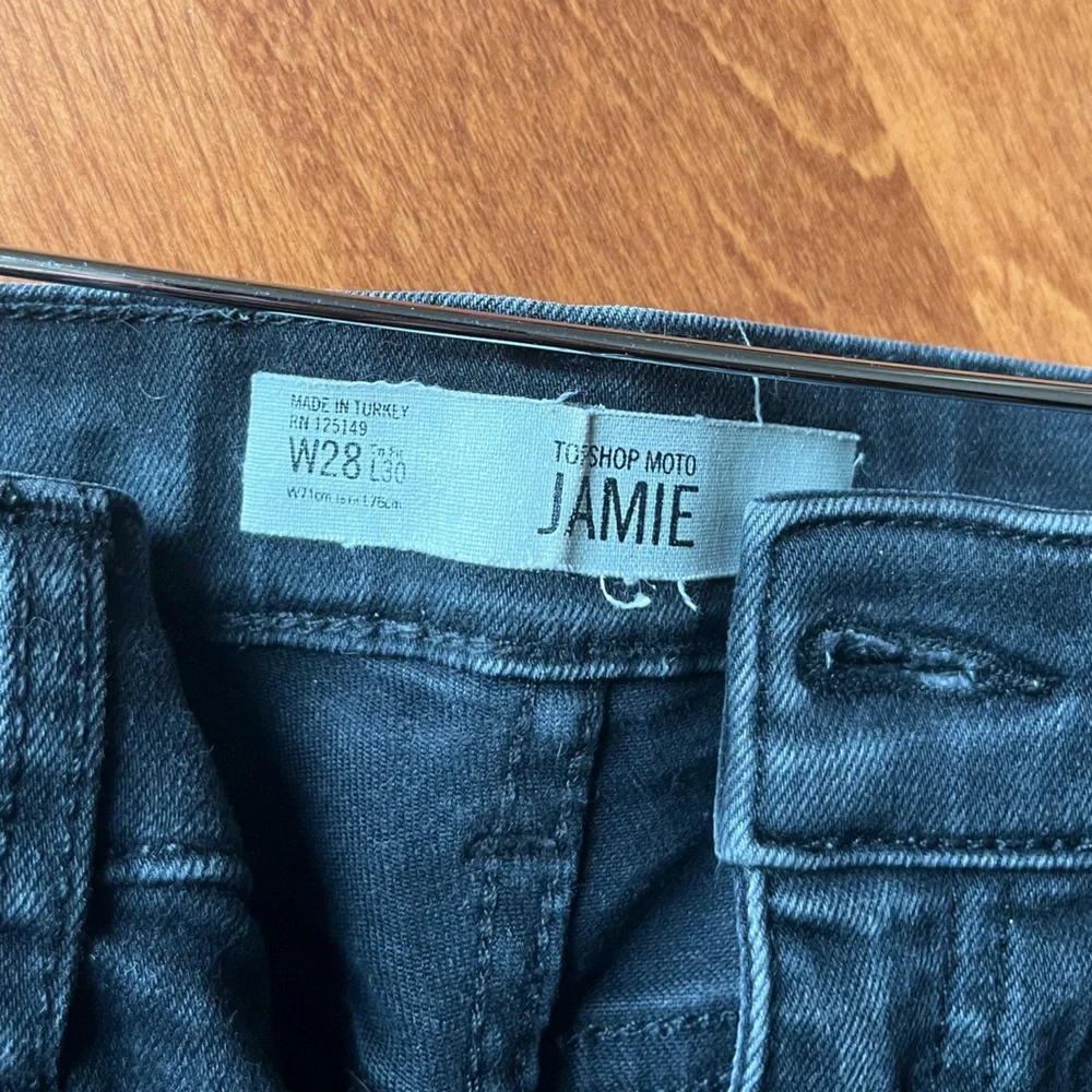 Moto Flower Embroidered Jeans - Picture 8 of 8